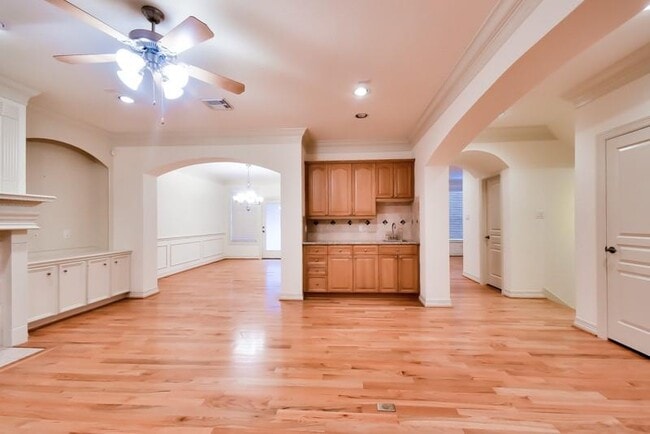 Building Photo - 845 Rosine St