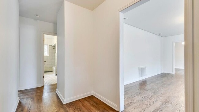 Building Photo - 2801 Perry Ln