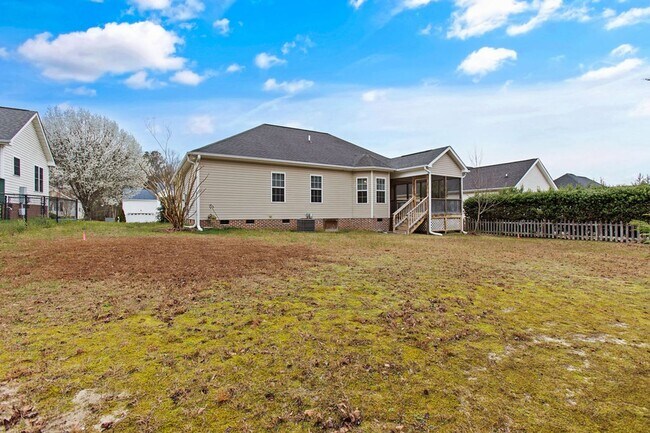 Building Photo - Adorable Ranch Home With Garage and Screen Porch!