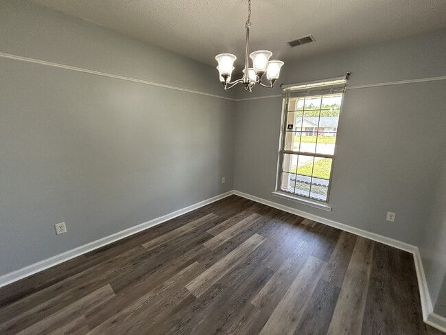 Building Photo - Home For Rent