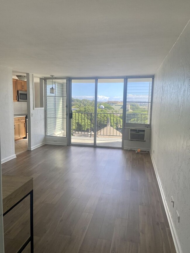 Building Photo - Remodeled 1 bedroom 1 bath in Punahou/Wild...