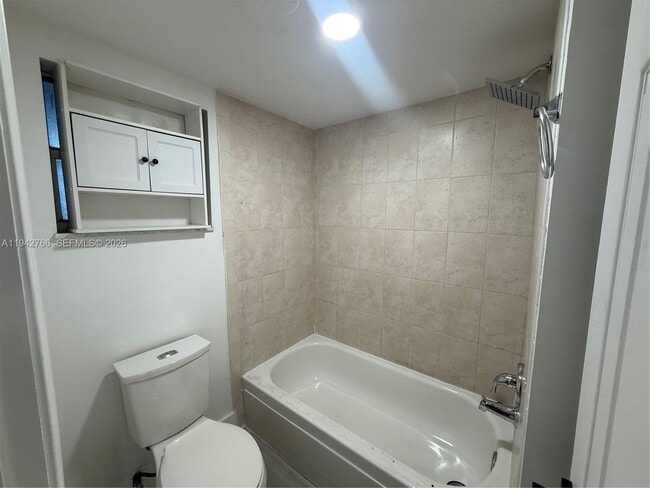 Building Photo - 9470 Live Oak Pl