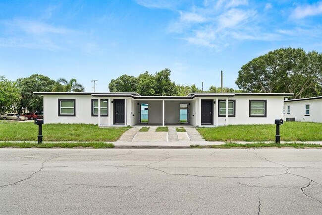 Building Photo - 602 S 13th St