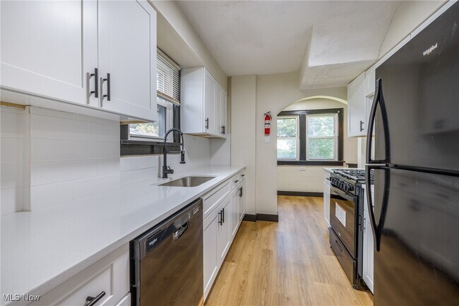 Building Photo - 849 Glenn St