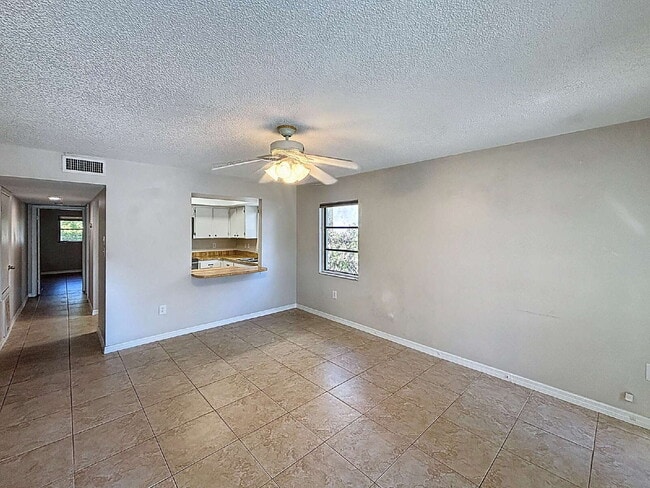 Building Photo - 10597 101st Ave