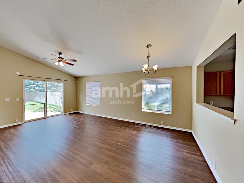 Building Photo - 394 Tumbleweed Dr