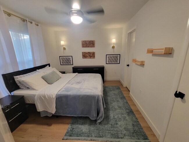 Building Photo - 4879 Via Palm Lakes