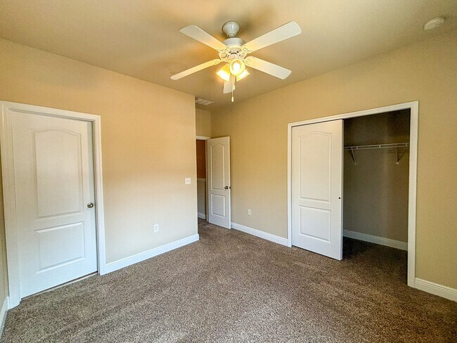 Building Photo - Chase Hollow #40