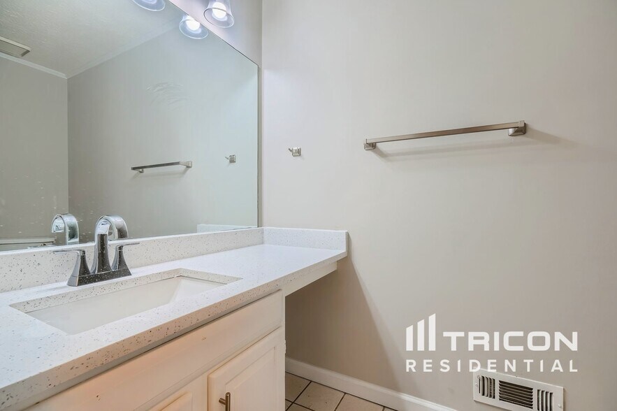 Building Photo - 100 Hillcrest Point