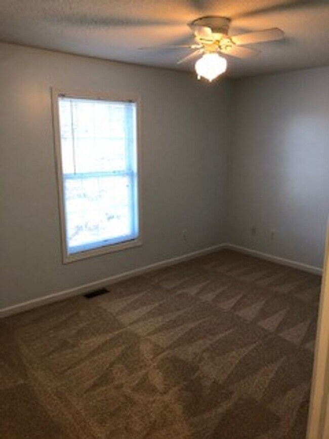 Building Photo - 3354 S Oaklawn Cir