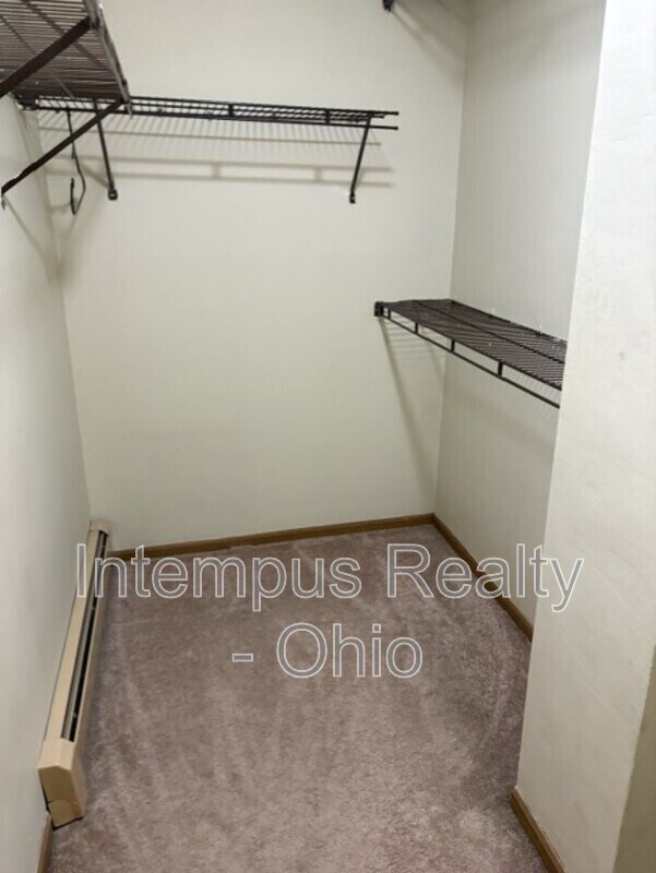 Building Photo - 7468 Huntington Dr