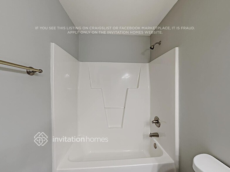 Building Photo - 204 Zircon Ln