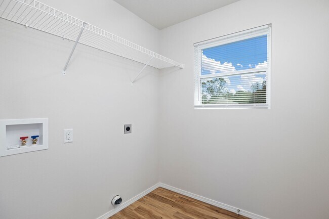 Building Photo - 3 Bedroom Rental with Fence!