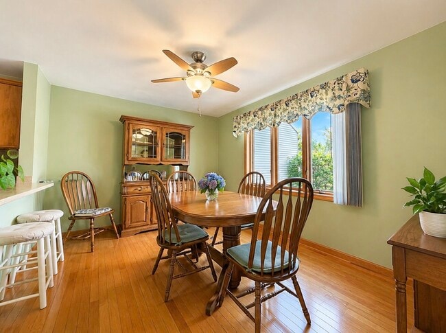 Building Photo - 209 Vivian Ln