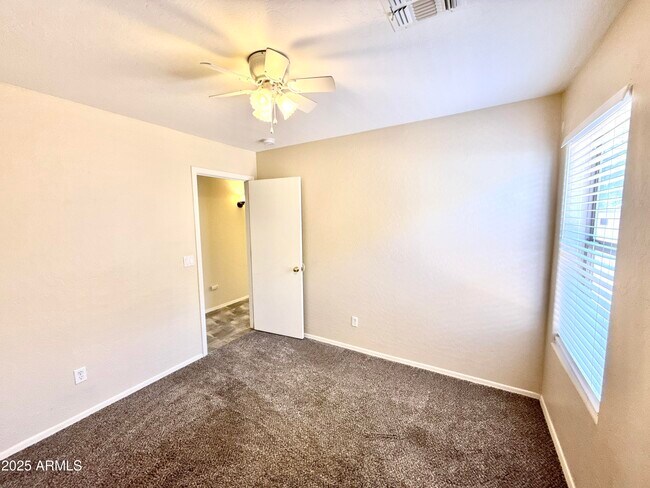 Building Photo - 13221 W Lisbon Ln