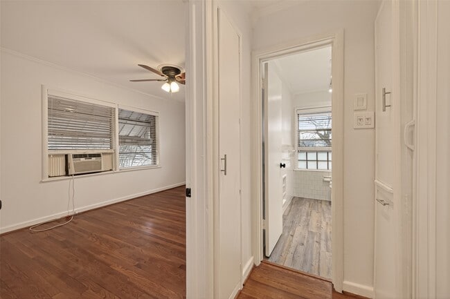 Building Photo - 2021 Southgate Blvd