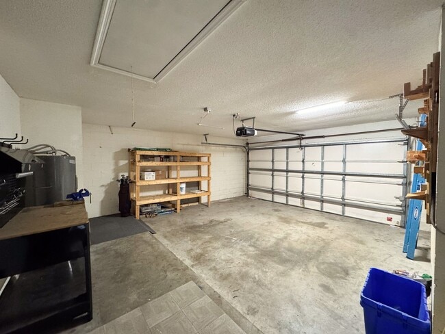 Building Photo - Beautifully upgraded 3/2 with double car garage!