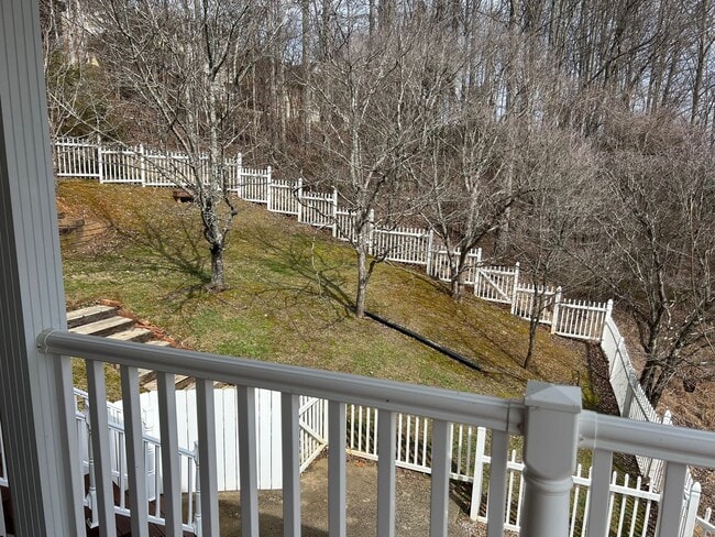 Building Photo - 3 or 4 Bedroom / 2 Bath Home   Kingsport TN