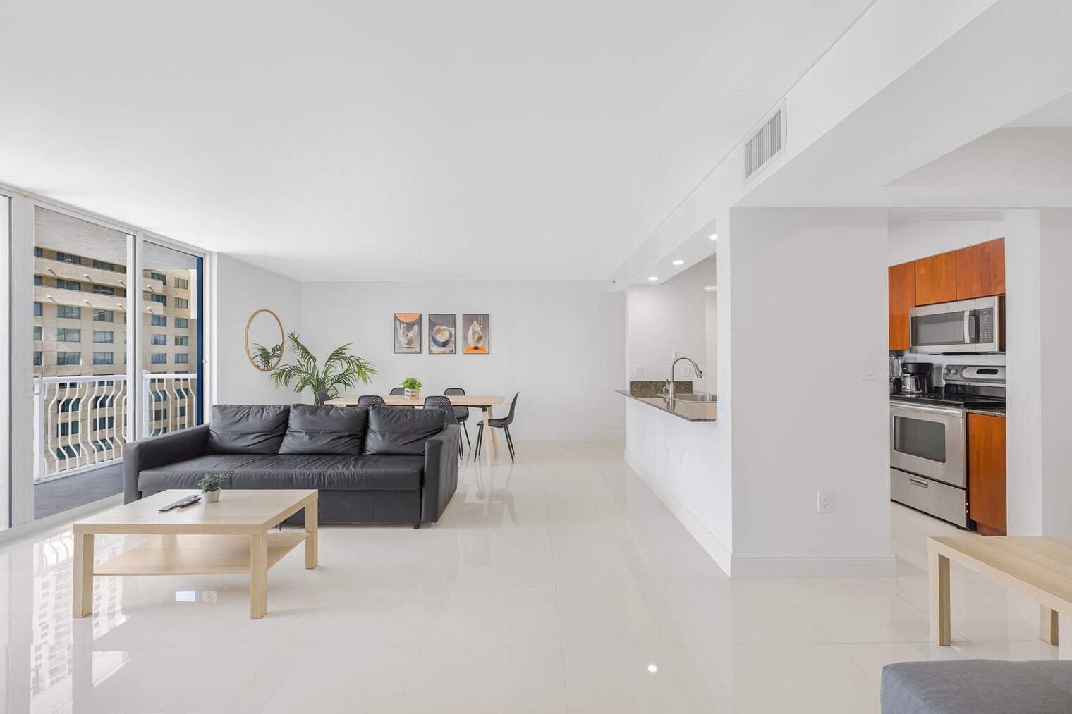 Building Photo - 1200 Brickell Bay Dr