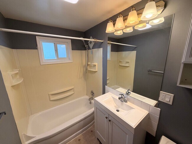 Building Photo - 3106 N Lidgerwood St