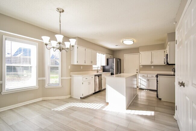 Building Photo - 8685 Rhonda Cir S