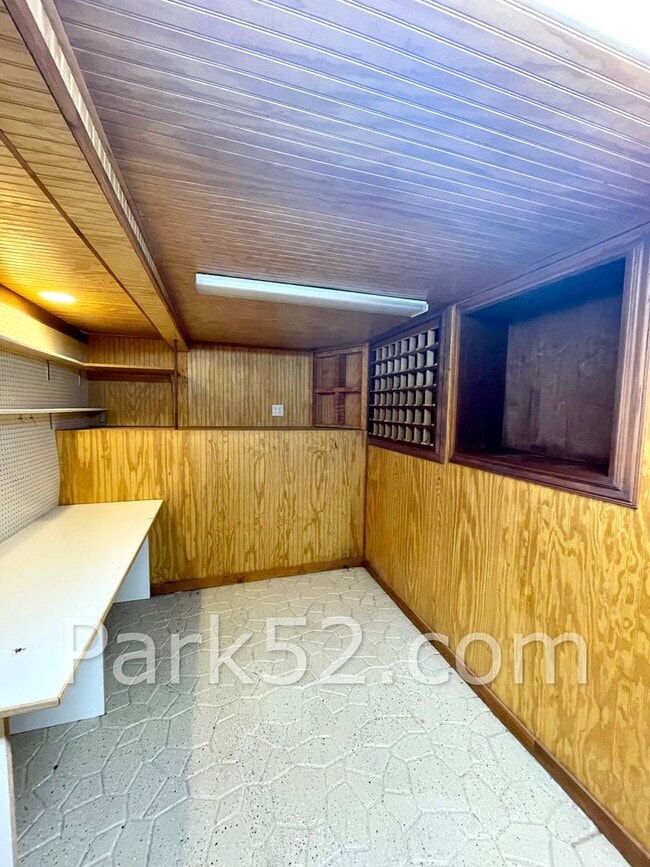 Building Photo - 2 Bedroom Tacoma Townhome