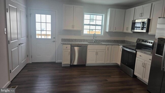 Building Photo - 14 Snowdrop Ct