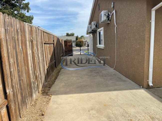 Building Photo - 4400 Martel Dr