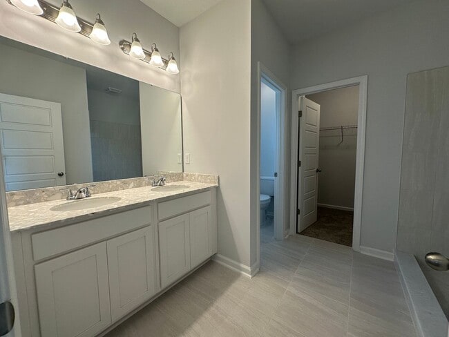 Building Photo - BRAND NEW HOME!