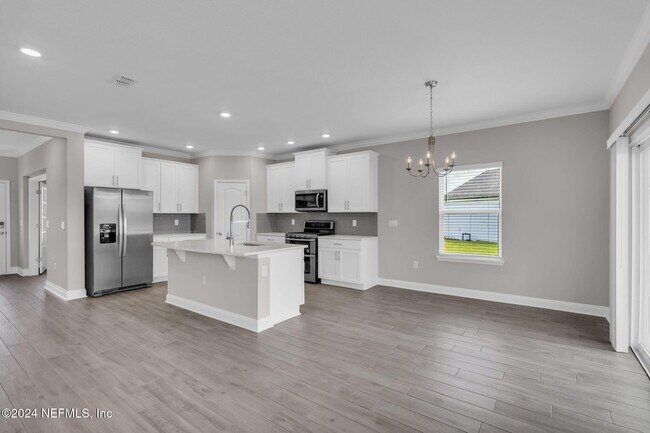 Building Photo - 660 Narvarez Ave