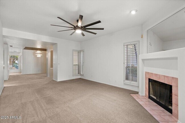 Building Photo - 5200 S Lakeshore Dr