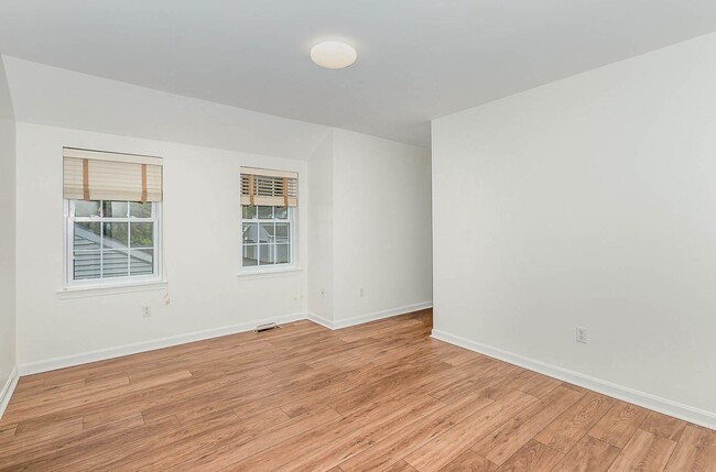 Building Photo - Beautiful 3 Bed 2.5 Bath Palmyra School Di...