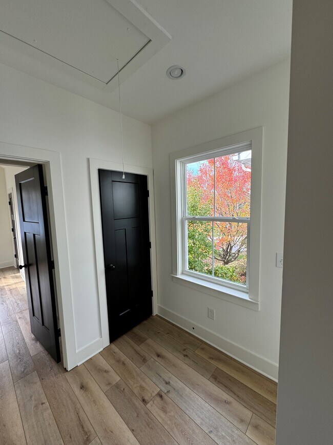 Building Photo - 509 Rosedale Ave