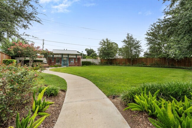 Building Photo - 219 Club Crest Ln
