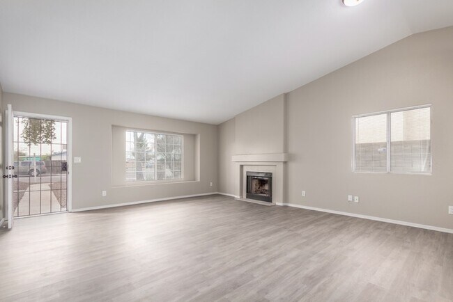 Building Photo - $500 Move-In Credit (ends 9/30) | Newly Remodeled 3BR w/ Pool