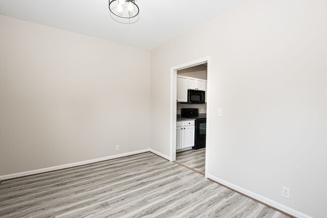 Building Photo - Stunning Two Bedroom, Two Bathroom Apartme...