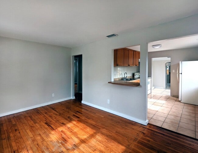 Building Photo - LOCATION, LOCATION, LOCATION w/ INCREDIBLE YARD!