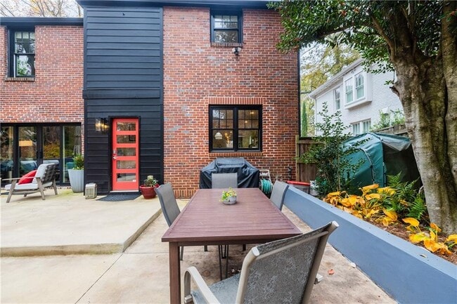 Building Photo - 360 8th St NE