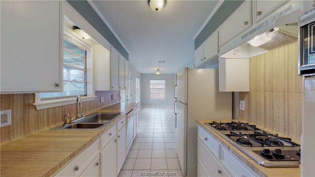 Building Photo - 1107 Braeswood Dr