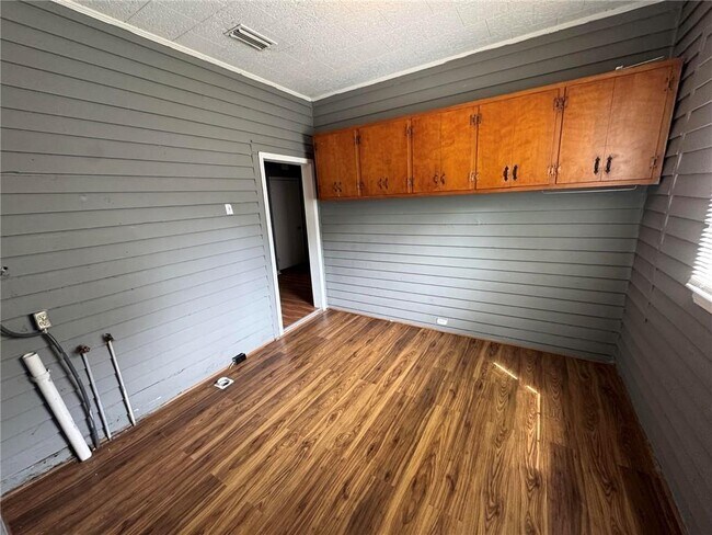 Building Photo - 219 2nd St