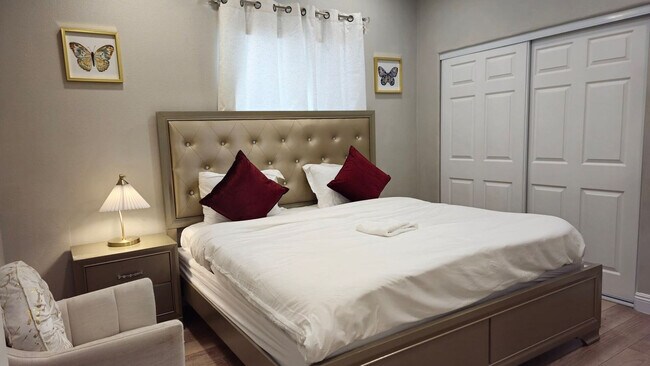 Building Photo - 1059 Gillespie Dr