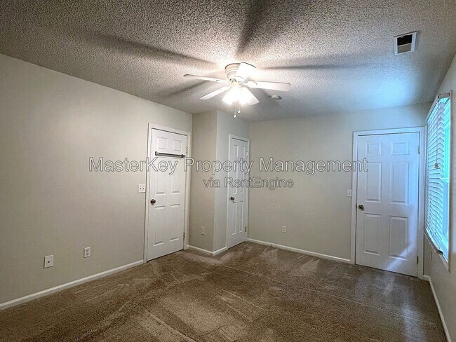 Building Photo - 323 Riverwalk Cir