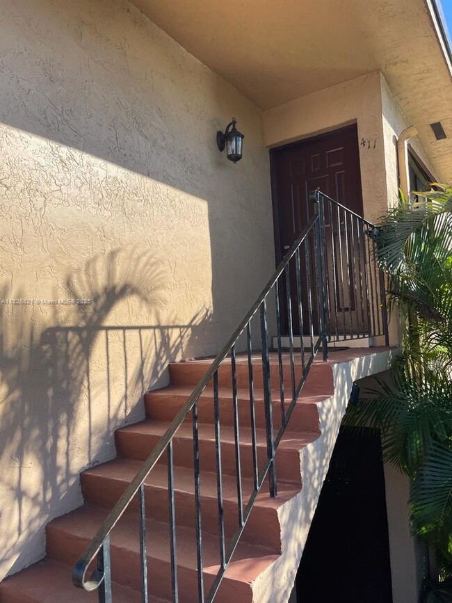 Building Photo - 6862 NW 173rd Dr