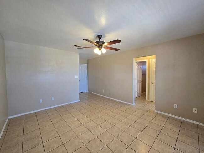 Building Photo - SECTION 8/HUD ACCEPTED - AVAILABLE NOW!