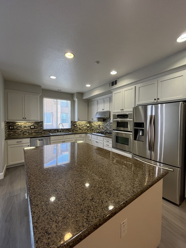 Building Photo - 6262 Byron Ln