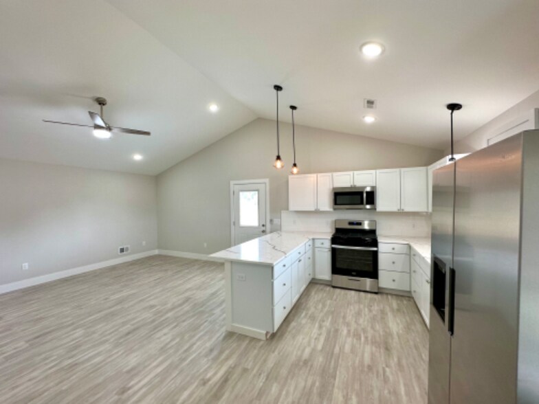 Building Photo - 1962 W Cadmus Rd