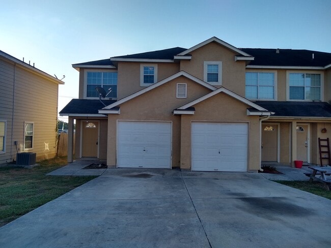 Building Photo - COMING SOON! 3 Bedroom Townhome Converse, TX