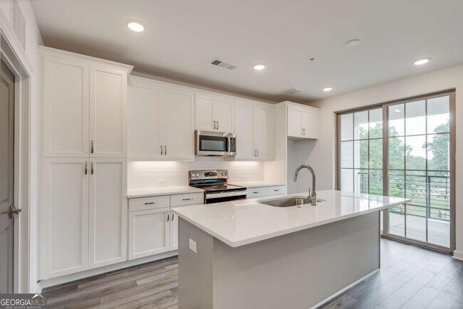 Building Photo - 513 Burton Dr
