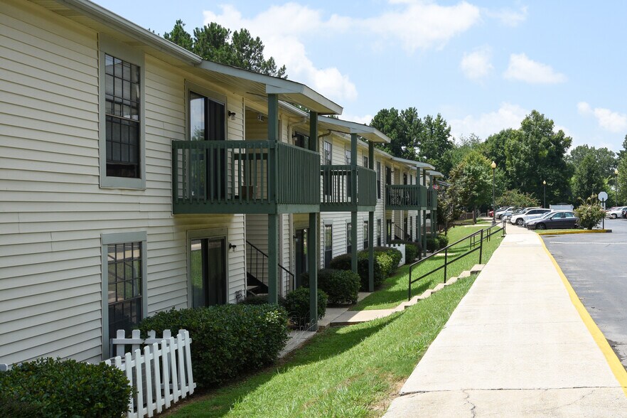 Primary Photo - Riverbend Apartments