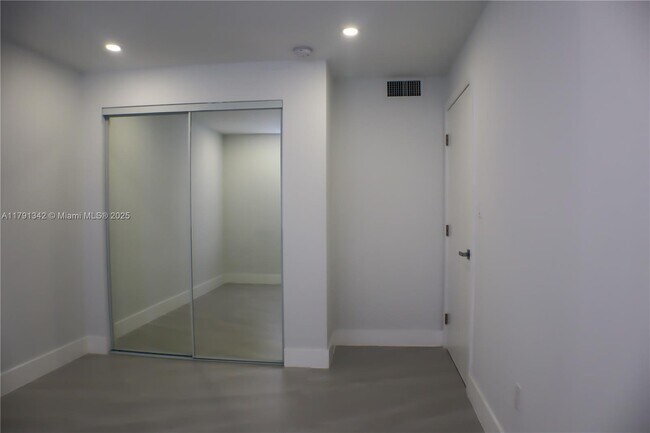 Building Photo - 2750 NE 183rd St